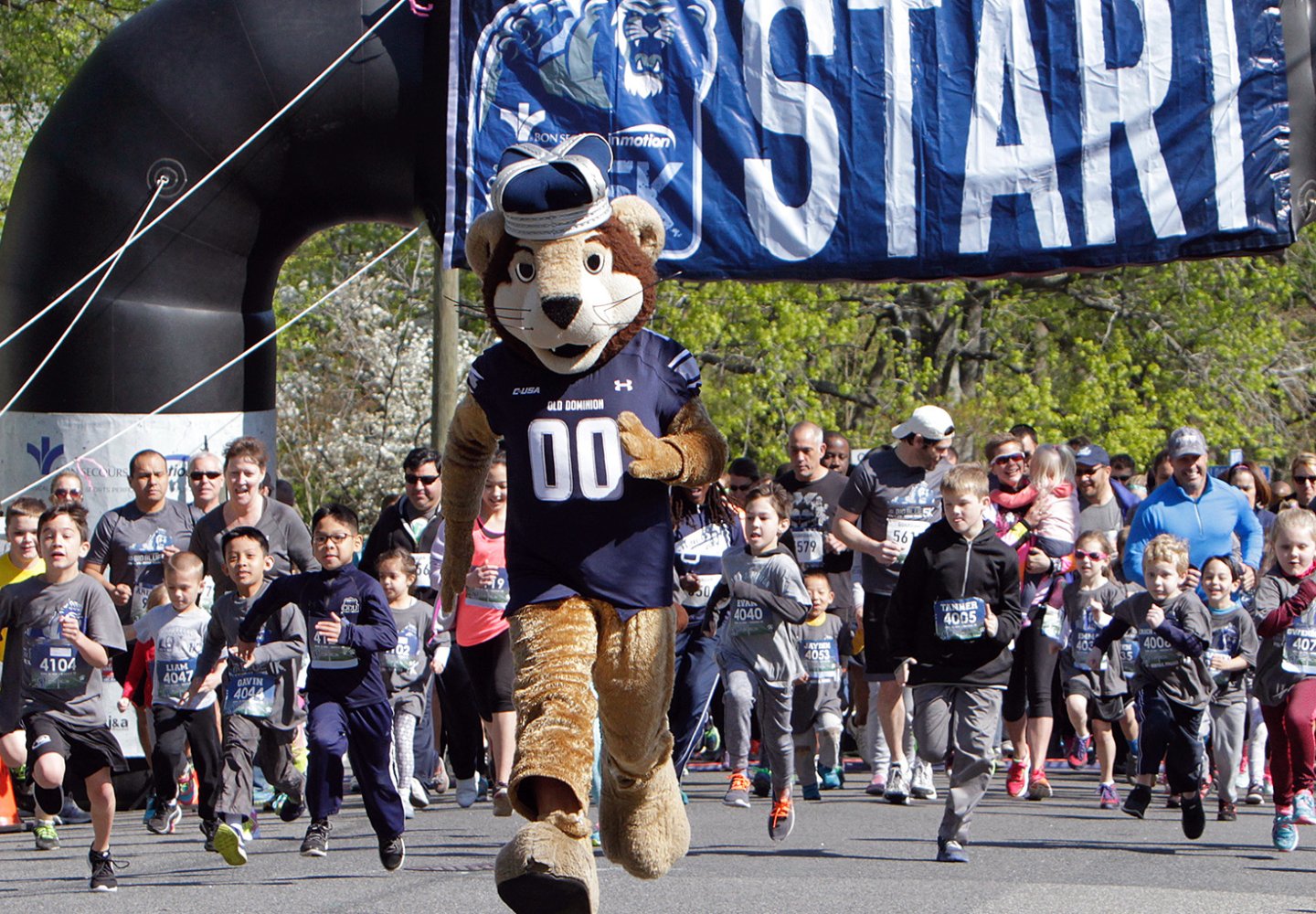 Big Blue 5K 2016 Big Blue leads